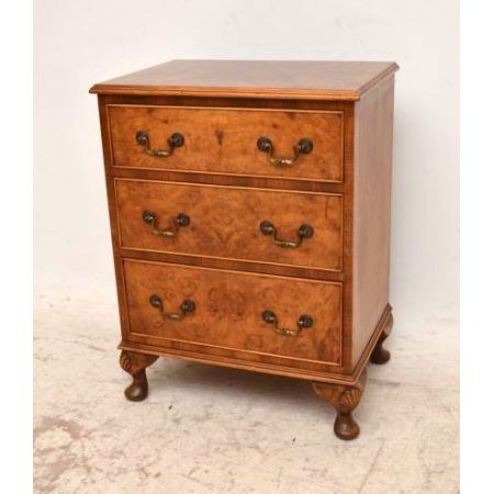 Nussbaum Kommode sehr schön erhalten 