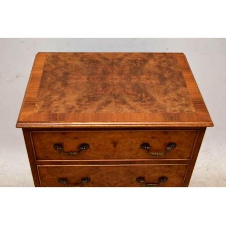 Nussbaum Kommode sehr schön erhalten 