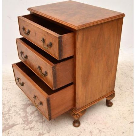 Nussbaum Kommode sehr schön erhalten 