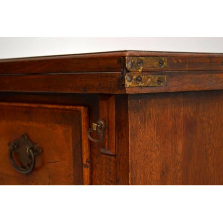 Nussbaum Kommode Bachelor antik