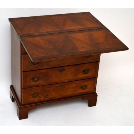 Nussbaum Kommode Bachelor antik