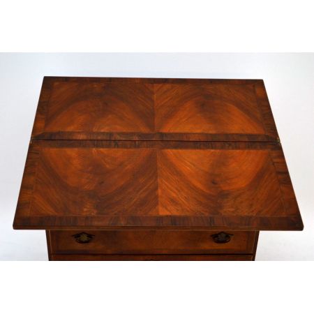 Nussbaum Kommode Bachelor antik