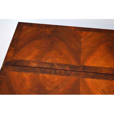 Nussbaum Kommode Bachelor antik