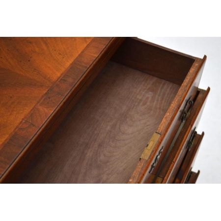 Nussbaum Kommode Bachelor antik