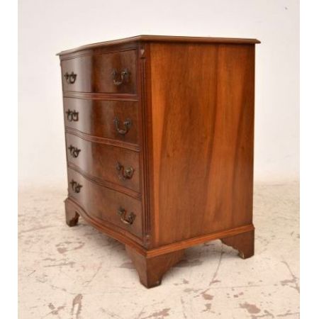 Nussbaum Kommode  handpoliert gut erhalten 