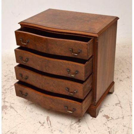 Nussbaum Kommode  handpoliert gut erhalten 