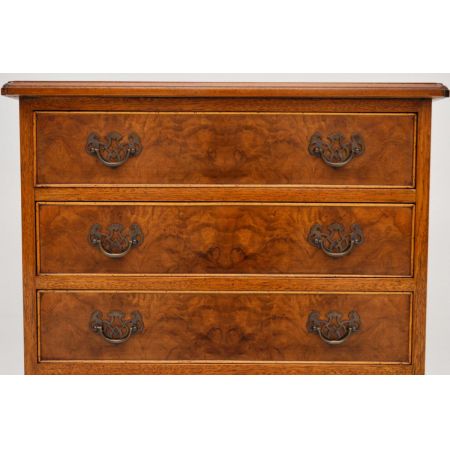 Antike Burr Nussbaum Kommode