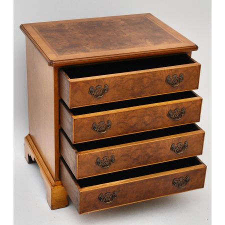 Antike Burr Nussbaum Kommode