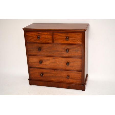 Große viktorianische Kommode