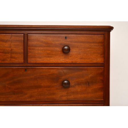 Große viktorianische Kommode