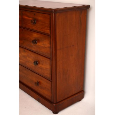 Große viktorianische Kommode