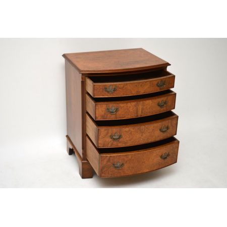 Kleine antike Burr Walnuss Bow Fronted Kommode