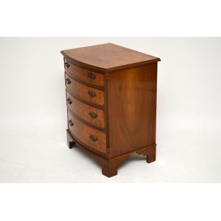 Kleine antike Burr Walnuss Bow Fronted Kommode