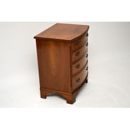 Kleine antike Burr Walnuss Bow Fronted Kommode