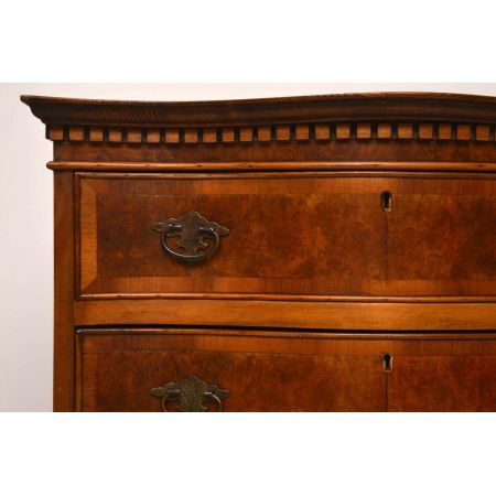 Beeindruckende antike Kommode aus Nussbaum