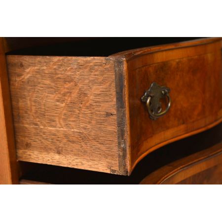 Beeindruckende antike Kommode aus Nussbaum