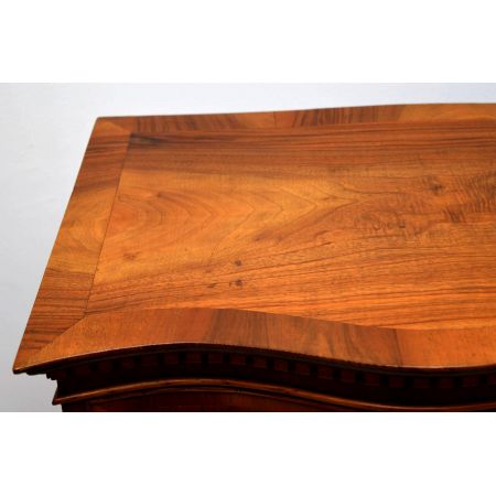 Beeindruckende antike Kommode aus Nussbaum