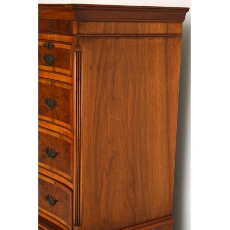 Große antike Burr Nussbaum Kommode