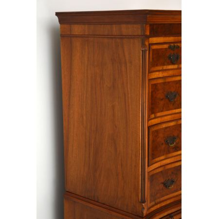 Große antike Burr Nussbaum Kommode