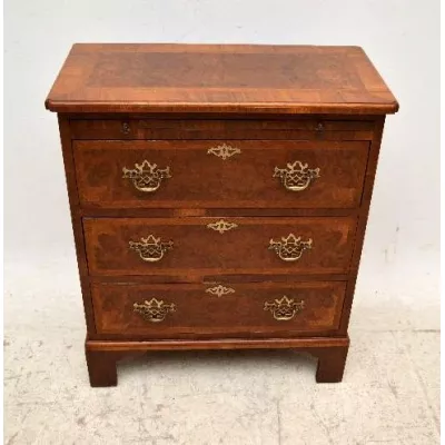  kleines Nussbaum  Bachelor's Chest of Drawers  Kommode 