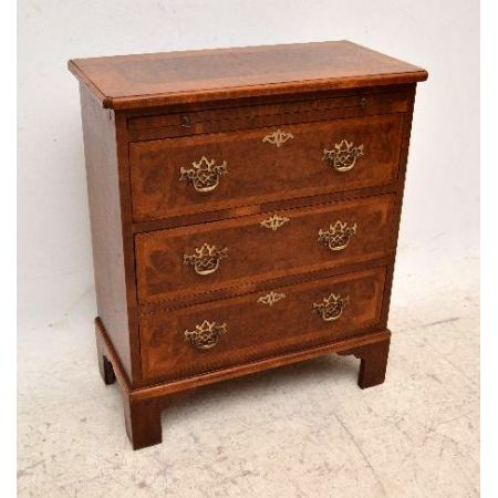  kleines Nussbaum  Bachelor's Chest of Drawers  Kommode 