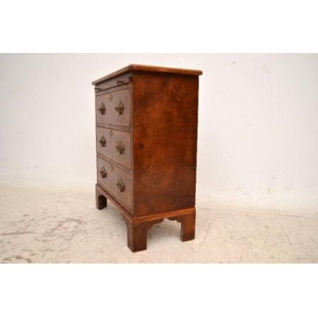  kleines Nussbaum  Bachelor's Chest of Drawers  Kommode 