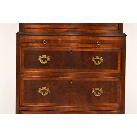 Antike Nussbaum serpentinenförmige Kommode-Tallboy