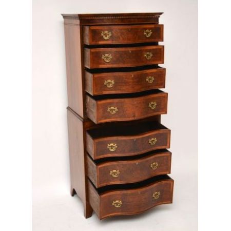 Antike Nussbaum serpentinenförmige Kommode-Tallboy