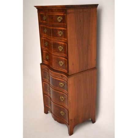 Antike Nussbaum serpentinenförmige Kommode-Tallboy