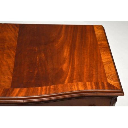 Antike Mahagoni Kommode "Serpent"