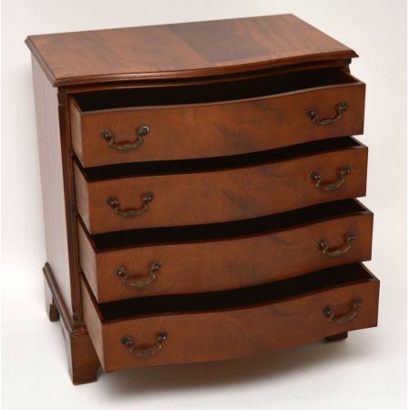 Antike Mahagoni Kommode "Serpent"