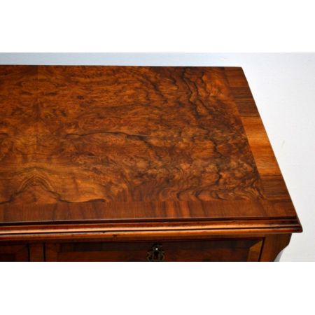 Kleine antike Nussbaum Kommode