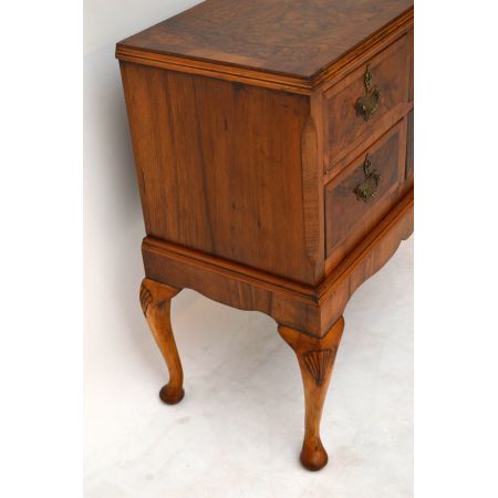 Kleine antike Nussbaum Kommode