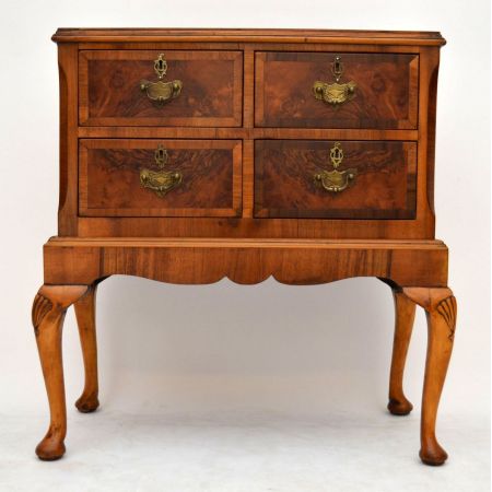 Kleine antike Nussbaum Kommode