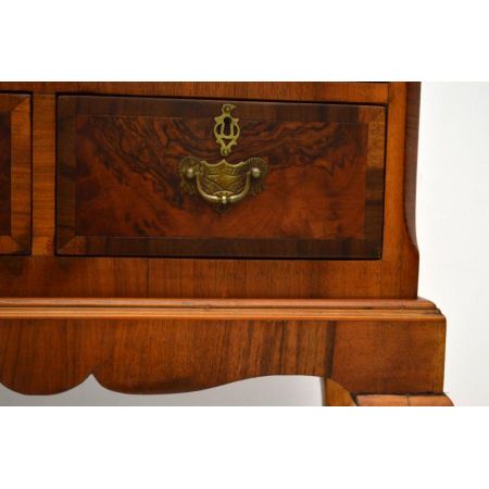 Kleine antike Nussbaum Kommode