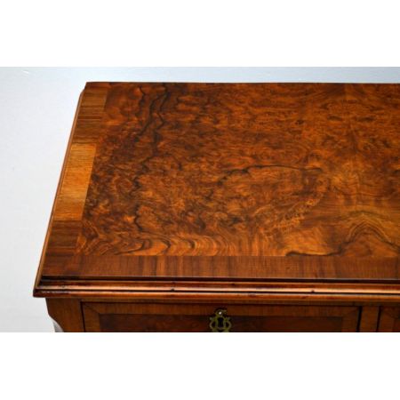 Kleine antike Nussbaum Kommode