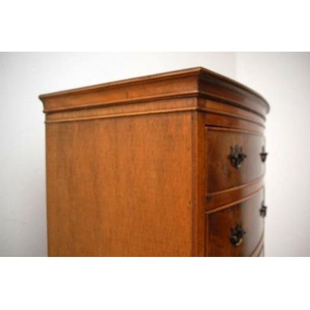 schönes chest on chest oder Tallboy mit gebogener Front est on Chest