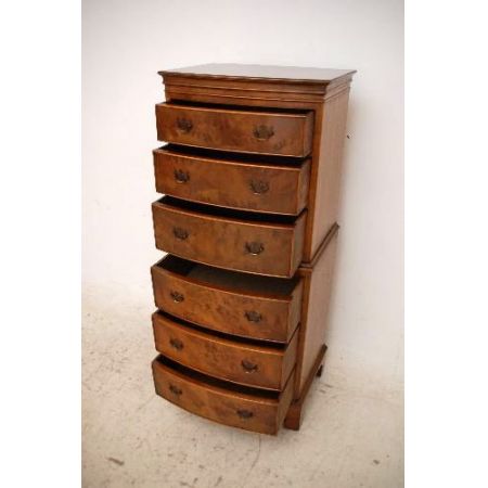 schönes chest on chest oder Tallboy mit gebogener Front est on Chest