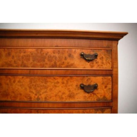 seltene Kommode in Nussbaum mit Queen-Anne Beinen  Tallboy on Legs