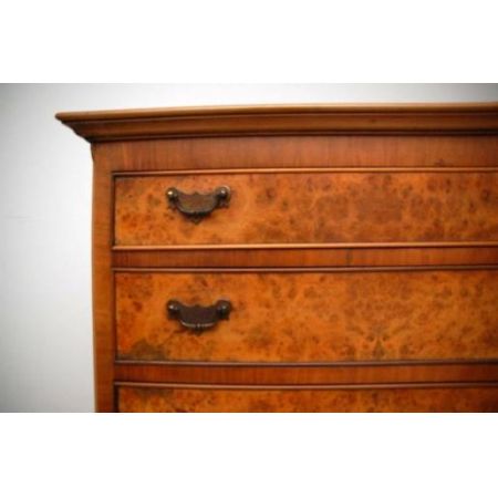 seltene Kommode in Nussbaum mit Queen-Anne Beinen  Tallboy on Legs