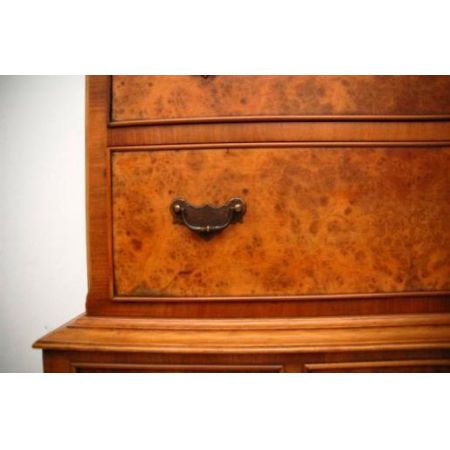 seltene Kommode in Nussbaum mit Queen-Anne Beinen  Tallboy on Legs