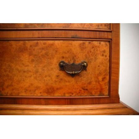 seltene Kommode in Nussbaum mit Queen-Anne Beinen  Tallboy on Legs