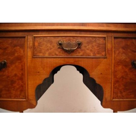 seltene Kommode in Nussbaum mit Queen-Anne Beinen  Tallboy on Legs