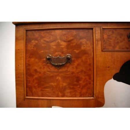 seltene Kommode in Nussbaum mit Queen-Anne Beinen  Tallboy on Legs