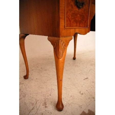 seltene Kommode in Nussbaum mit Queen-Anne Beinen  Tallboy on Legs