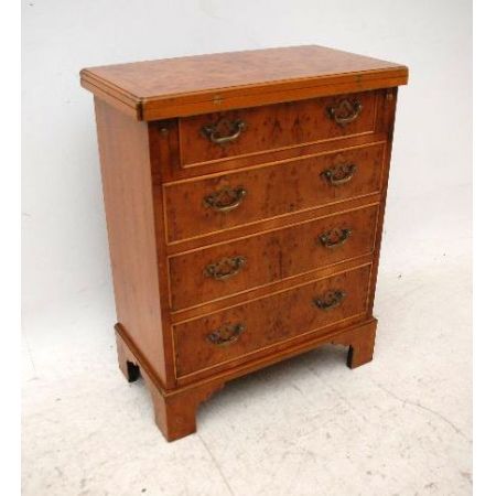 Antike Kommode aus Eibe  Yew Wood Bachelor's Chest