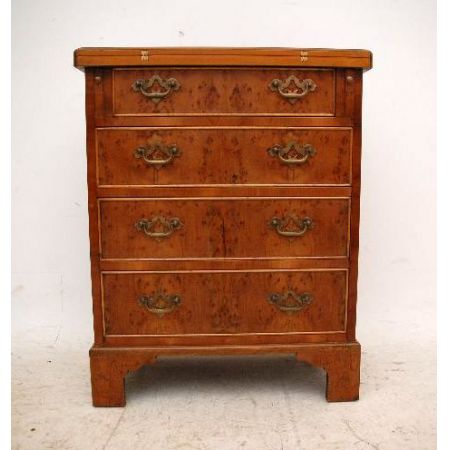 Antike Kommode aus Eibe  Yew Wood Bachelor's Chest