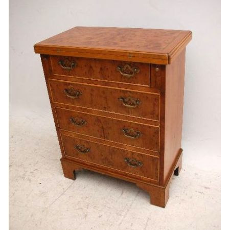 Antike Kommode aus Eibe  Yew Wood Bachelor's Chest