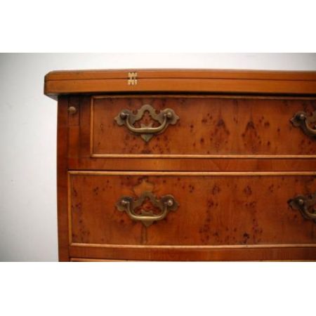 Antike Kommode aus Eibe  Yew Wood Bachelor's Chest