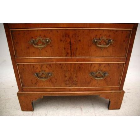 Antike Kommode aus Eibe  Yew Wood Bachelor's Chest